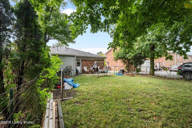 7501 Garrison Rd, Louisville, KY 40214
