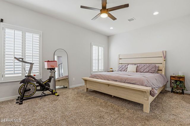 13816 Vicki Brewer Avenue, Horizon City, TX 79928