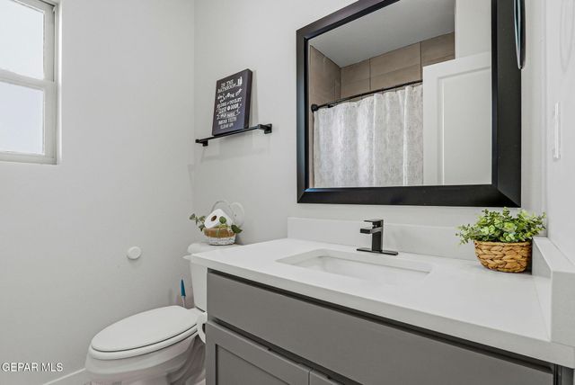 13816 Vicki Brewer Avenue, Horizon City, TX 79928