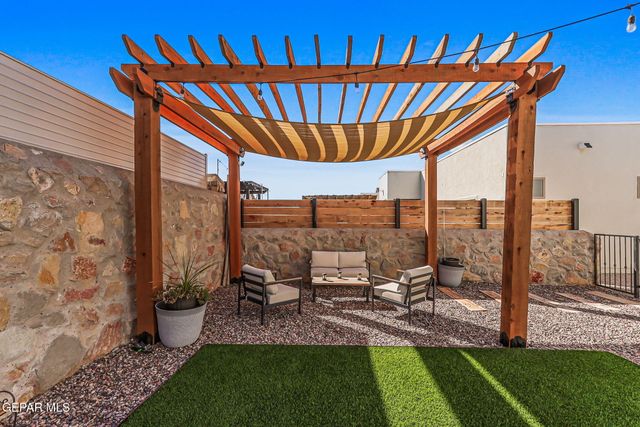 13816 Vicki Brewer Avenue, Horizon City, TX 79928