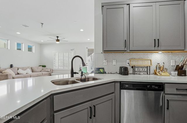 13816 Vicki Brewer Avenue, Horizon City, TX 79928