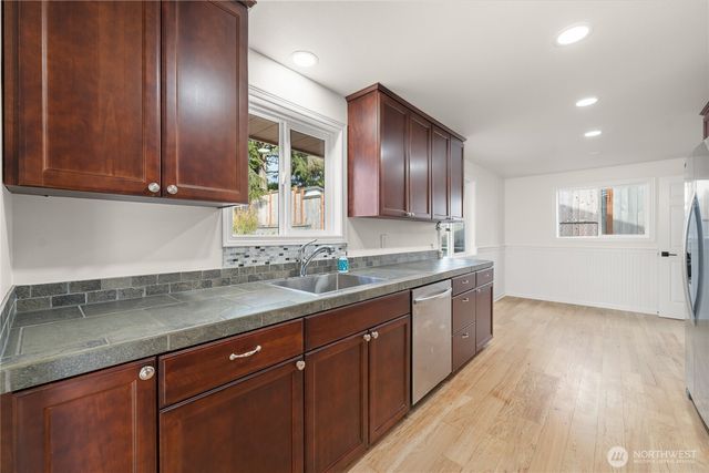 9812 S 212th St, Kent, WA 98031