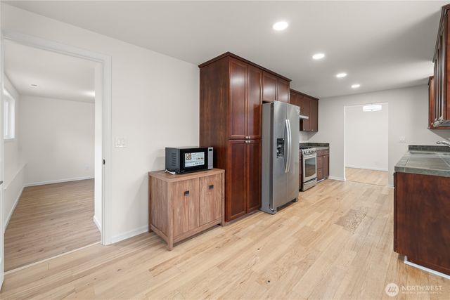 9812 S 212th St, Kent, WA 98031