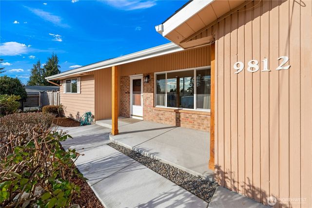 9812 S 212th St, Kent, WA 98031