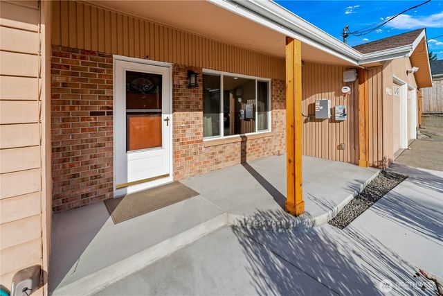 9812 S 212th St, Kent, WA 98031