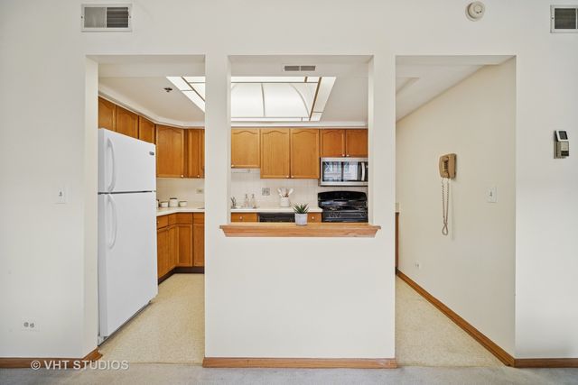 1653 River Street 405, Des Plaines, IL 60016