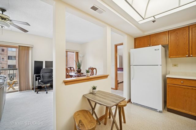 1653 River Street 405, Des Plaines, IL 60016