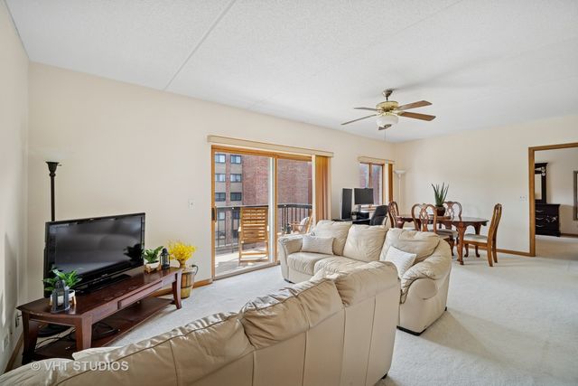 1653 River Street 405, Des Plaines, IL 60016
