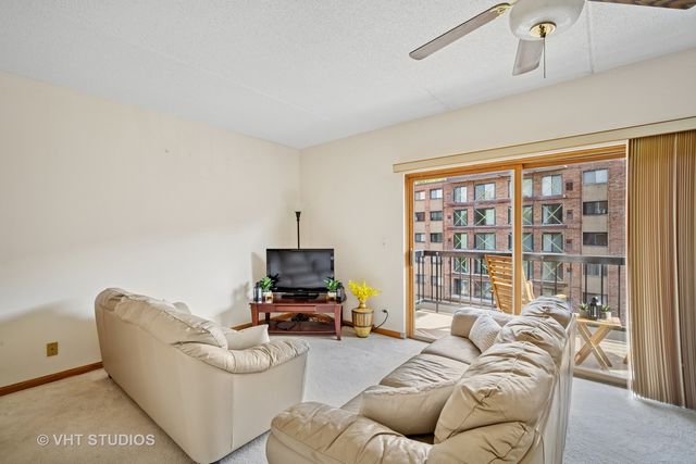 1653 River Street 405, Des Plaines, IL 60016