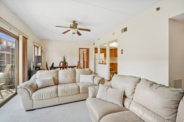 1653 River Street 405, Des Plaines, IL 60016