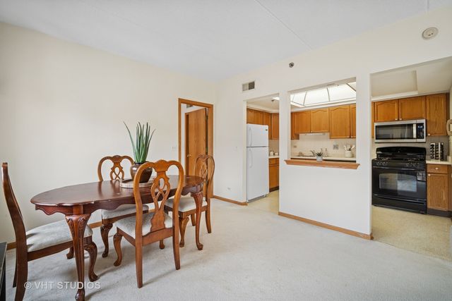1653 River Street 405, Des Plaines, IL 60016