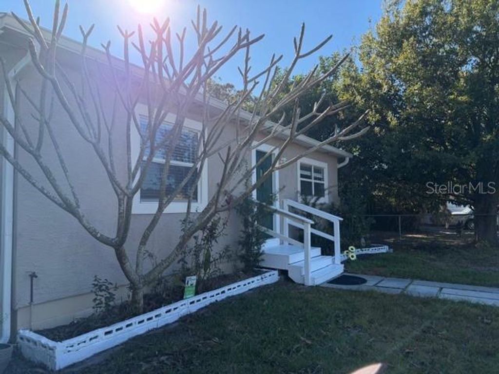 Image 2 of property listing at 5722 20TH AVENUE S, Gulfport, FL 33707