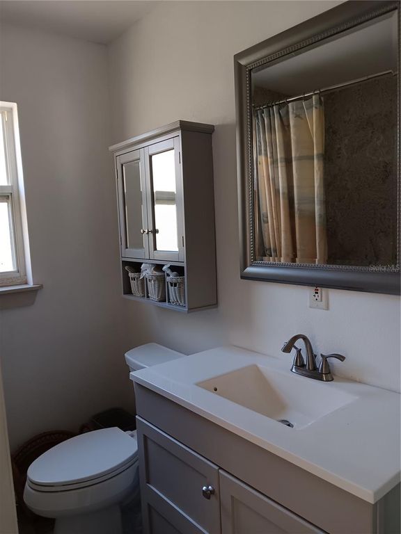 Image 23 of property listing at 5722 20TH AVENUE S, Gulfport, FL 33707