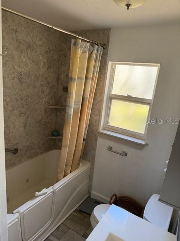 Image 25 of property listing at 5722 20TH AVENUE S, Gulfport, FL 33707