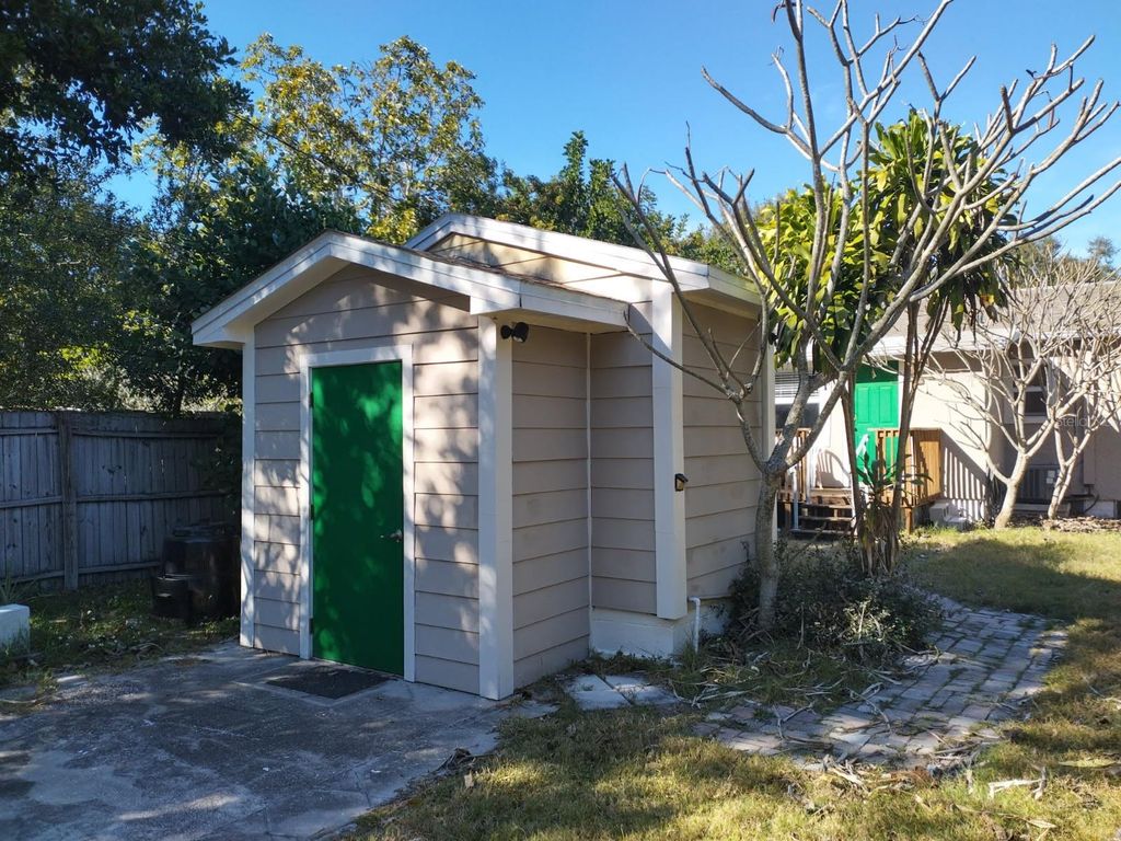 Image 34 of property listing at 5722 20TH AVENUE S, Gulfport, FL 33707