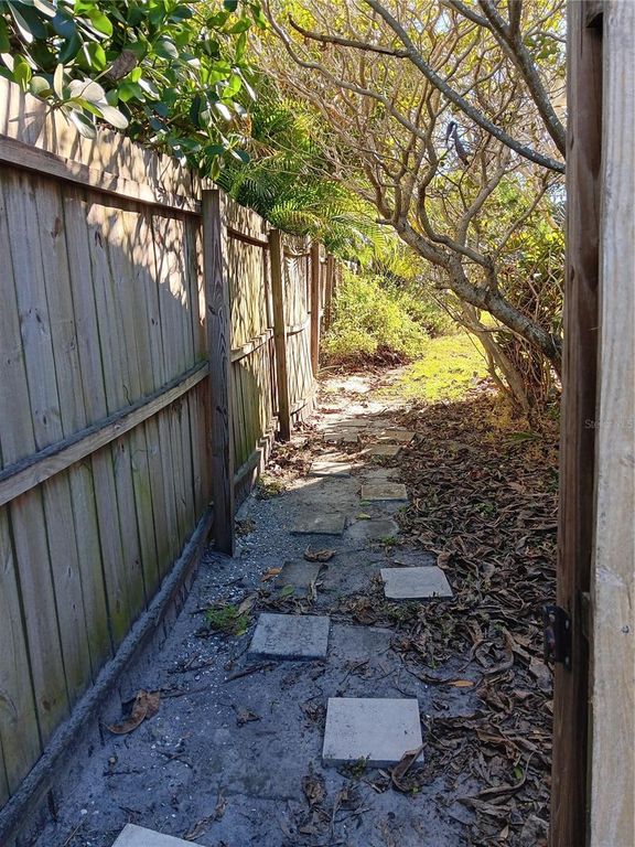 Image 38 of property listing at 5722 20TH AVENUE S, Gulfport, FL 33707