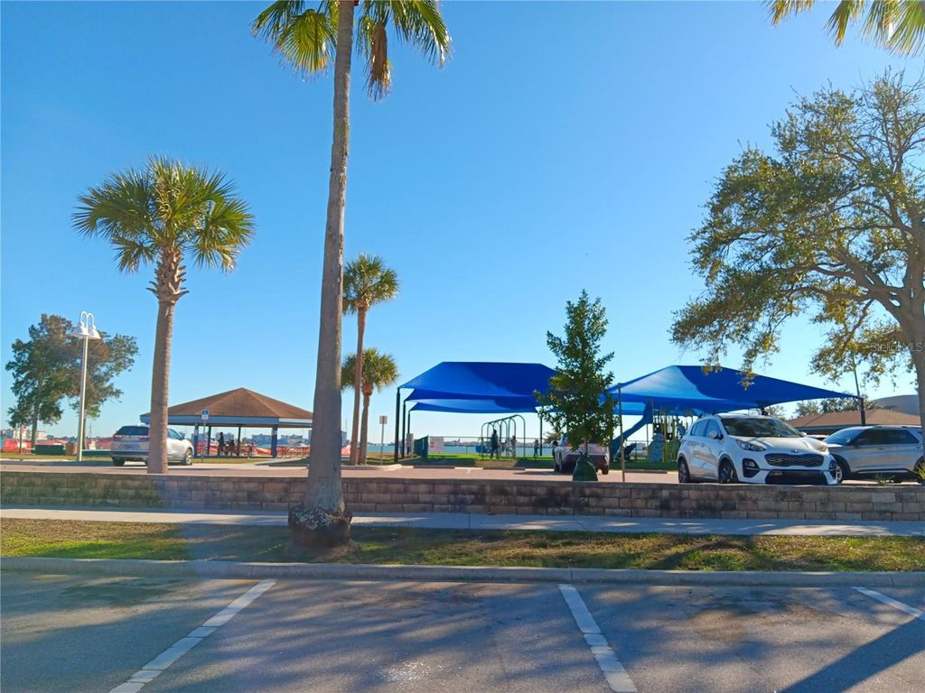 Image 39 of property listing at 5722 20TH AVENUE S, Gulfport, FL 33707