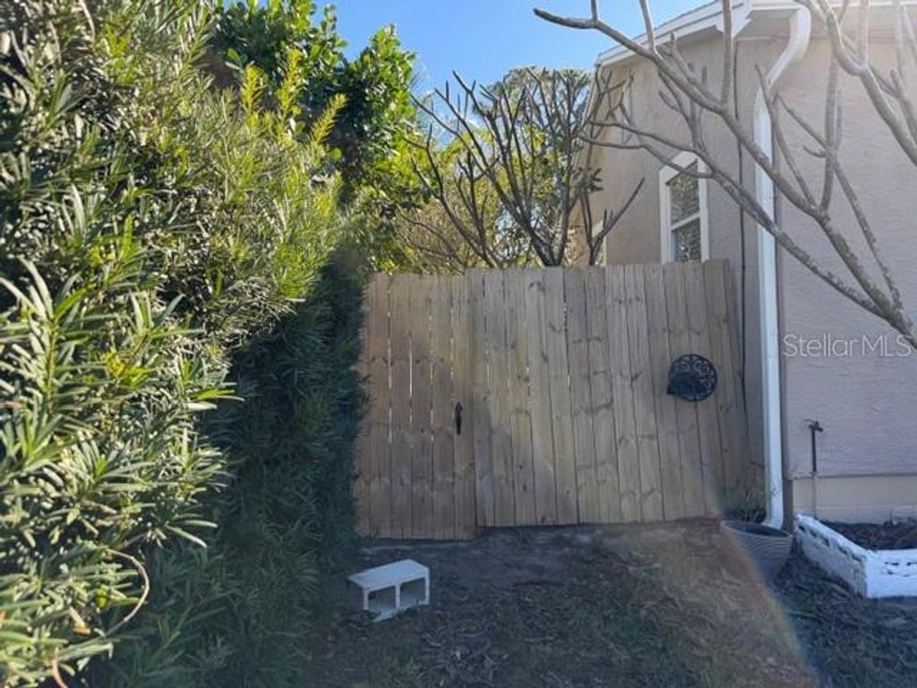 Image 6 of property listing at 5722 20TH AVENUE S, Gulfport, FL 33707