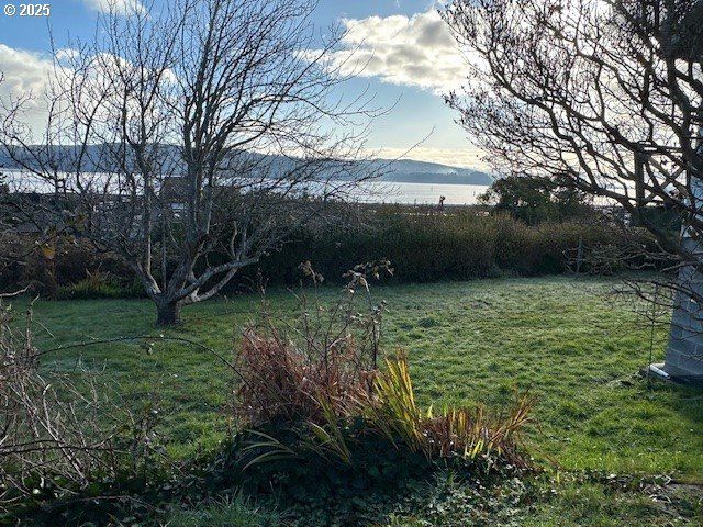 1524 SHERIDAN Ave, North Bend, OR 97459