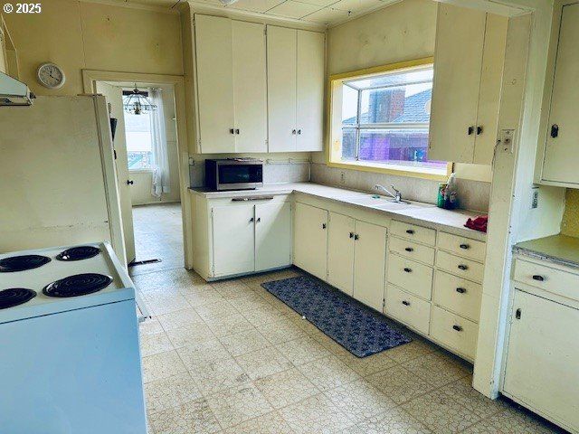 1524 SHERIDAN Ave, North Bend, OR 97459