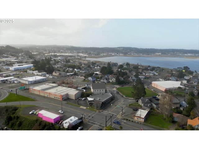 1524 SHERIDAN Ave, North Bend, OR 97459