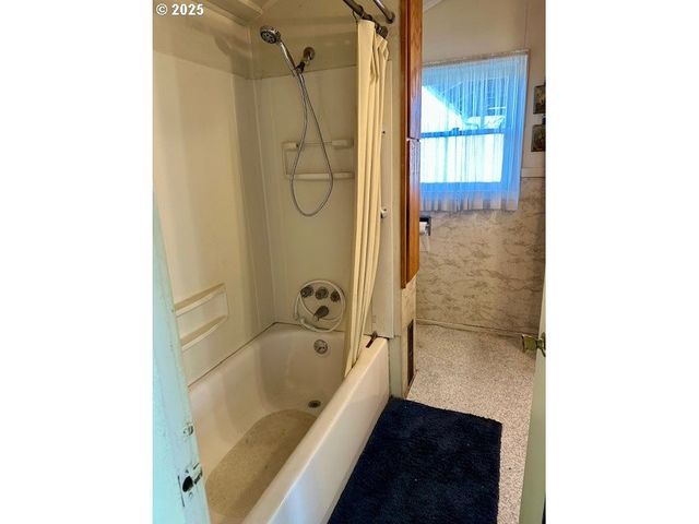 1524 SHERIDAN Ave, North Bend, OR 97459