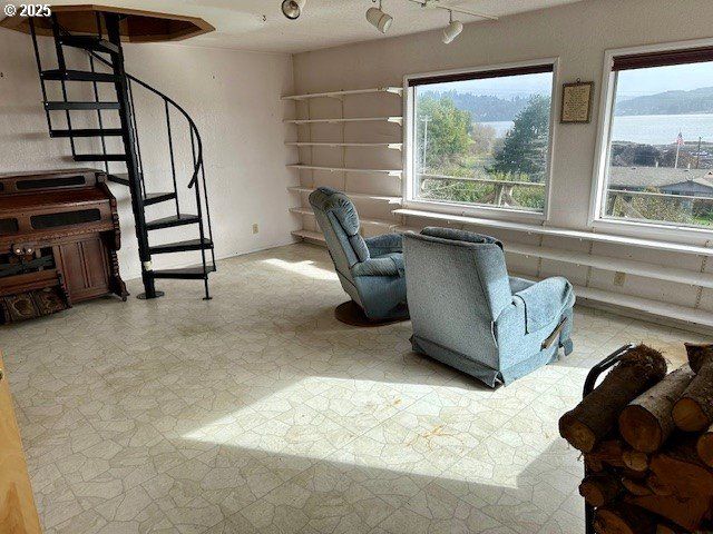 1524 SHERIDAN Ave, North Bend, OR 97459