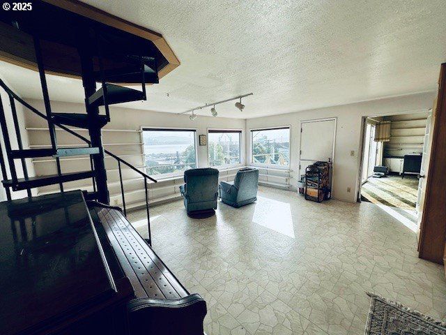 1524 SHERIDAN Ave, North Bend, OR 97459