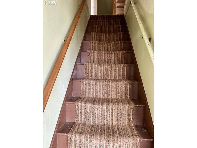 1524 SHERIDAN Ave, North Bend, OR 97459