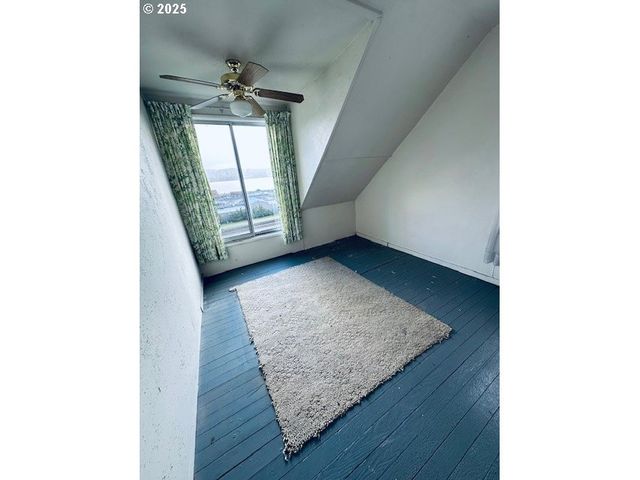 1524 SHERIDAN Ave, North Bend, OR 97459