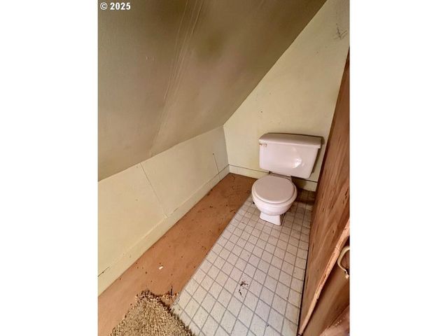 1524 SHERIDAN Ave, North Bend, OR 97459