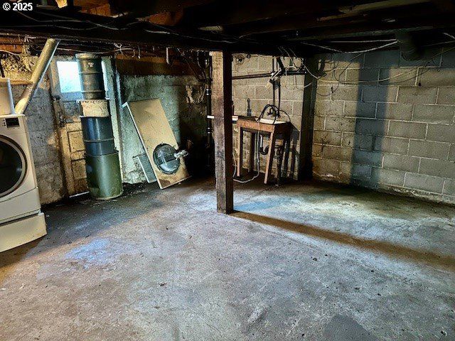 1524 SHERIDAN Ave, North Bend, OR 97459