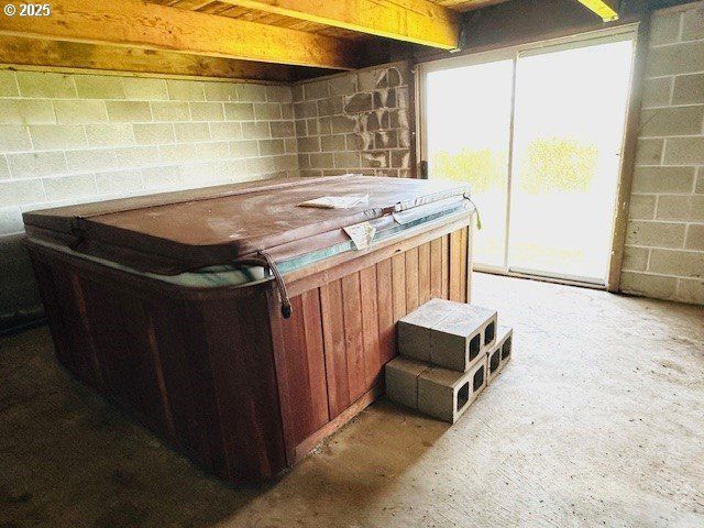 1524 SHERIDAN Ave, North Bend, OR 97459