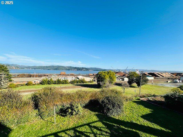 1524 SHERIDAN Ave, North Bend, OR 97459