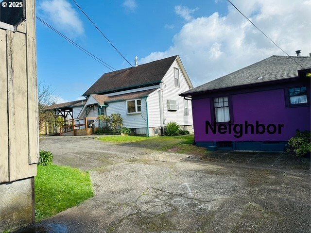 1524 SHERIDAN Ave, North Bend, OR 97459