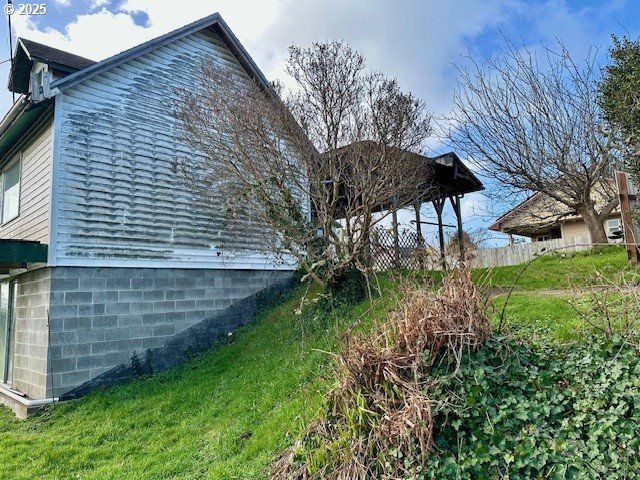 1524 SHERIDAN Ave, North Bend, OR 97459