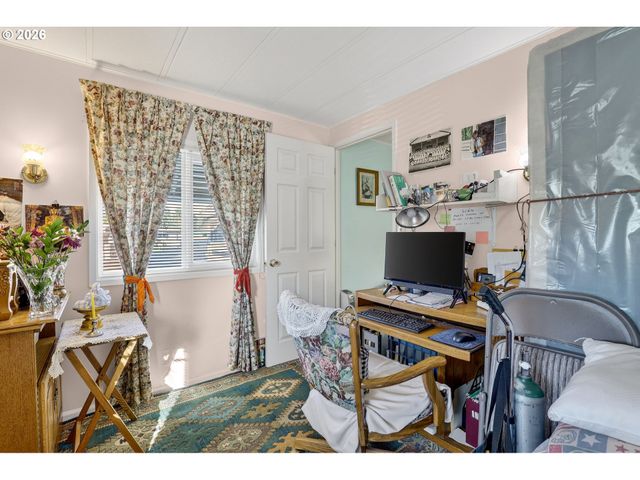 2710 Se COURTNEY Ave, Milwaukie, OR 97222