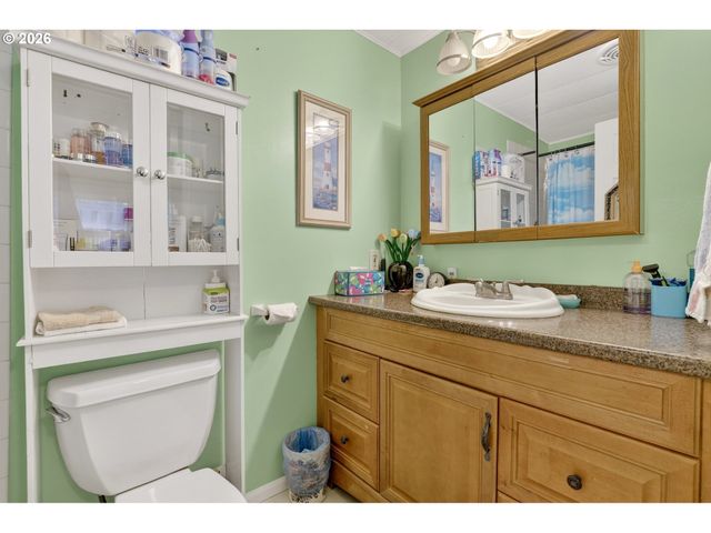 2710 Se COURTNEY Ave, Milwaukie, OR 97222