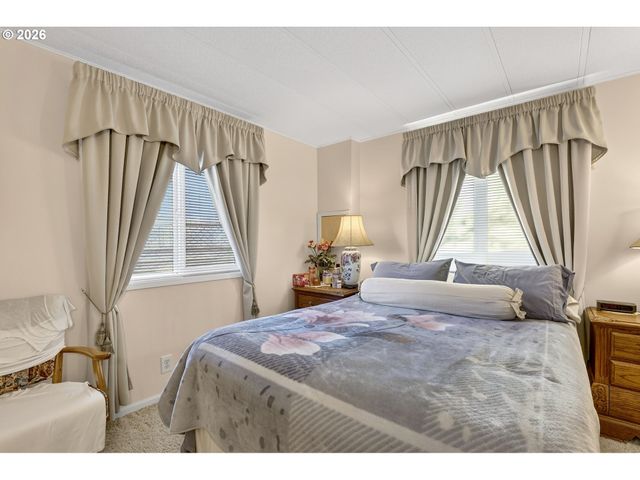 2710 Se COURTNEY Ave, Milwaukie, OR 97222