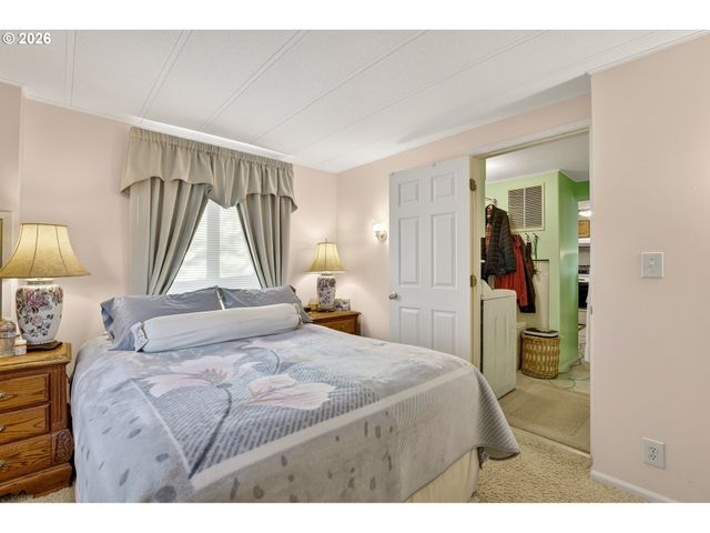 2710 Se COURTNEY Ave, Milwaukie, OR 97222