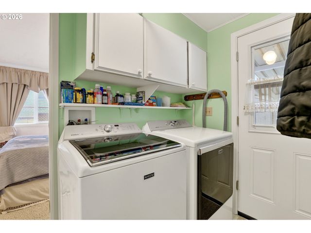 2710 Se COURTNEY Ave, Milwaukie, OR 97222