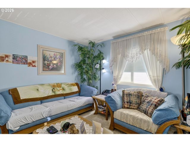 2710 Se COURTNEY Ave, Milwaukie, OR 97222