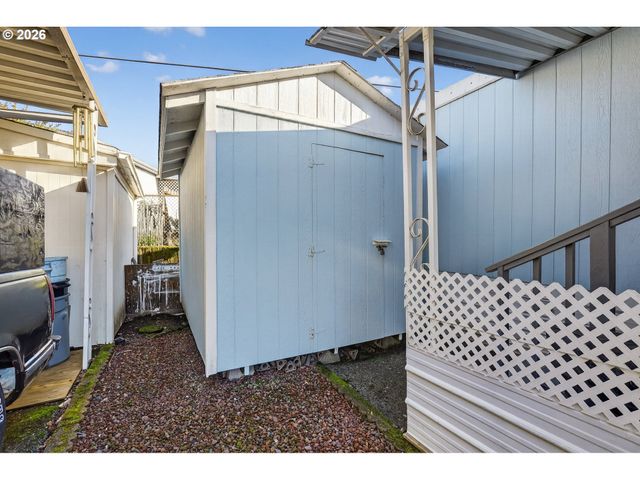 2710 Se COURTNEY Ave, Milwaukie, OR 97222