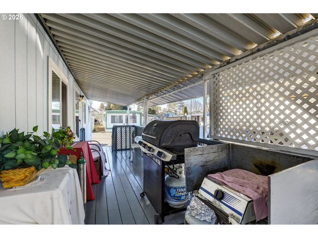 2710 Se COURTNEY Ave, Milwaukie, OR 97222