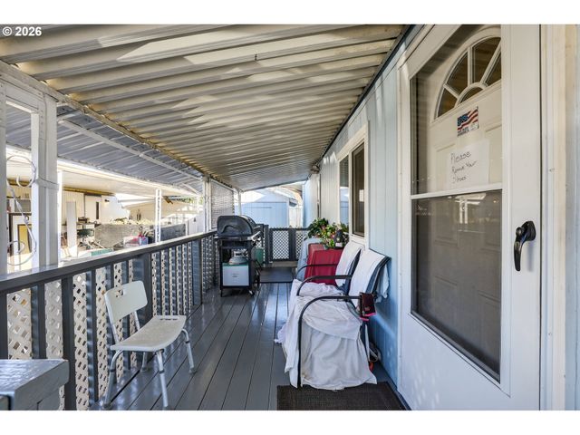 2710 Se COURTNEY Ave, Milwaukie, OR 97222