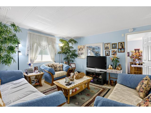 2710 Se COURTNEY Ave, Milwaukie, OR 97222