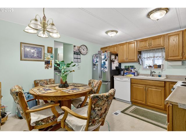 2710 Se COURTNEY Ave, Milwaukie, OR 97222