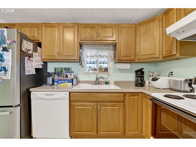 2710 Se COURTNEY Ave, Milwaukie, OR 97222