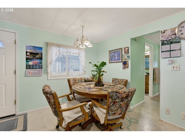 2710 Se COURTNEY Ave, Milwaukie, OR 97222