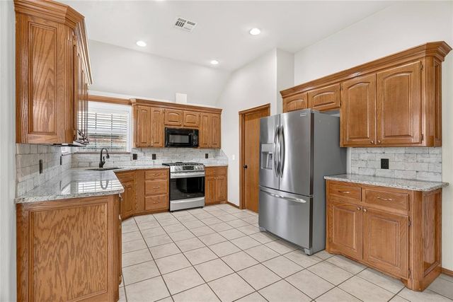 1615 Silver Oak Road, Blanchard, OK 73010